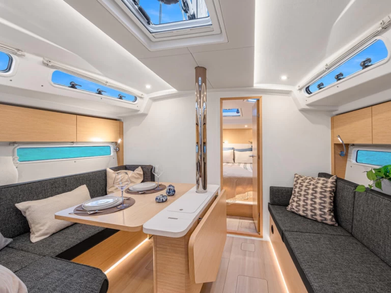 Boat rental Hanse Hanse 360 in Capo d'Orlando on Samboat