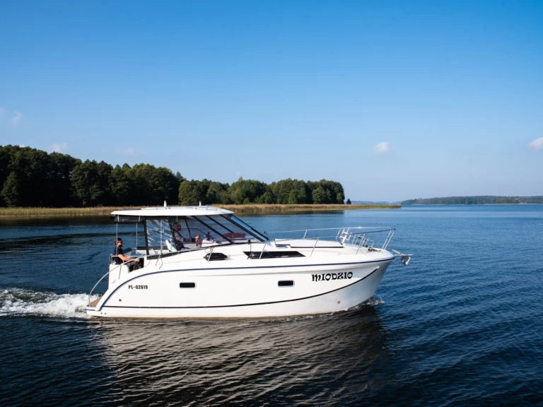 Yacht charter Ogonki cheap 860