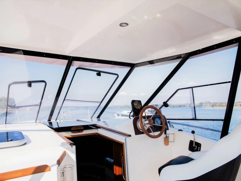 Boat rental Futura 860 in Ogonki on Samboat