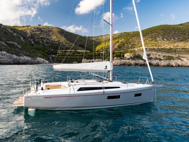 Boat rental Jeanneau Oceanis 34.1 in Arzon on Samboat