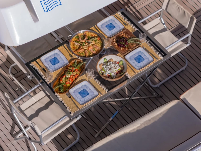 Bareboat Rental Motorboat Ferretti with a boat licence