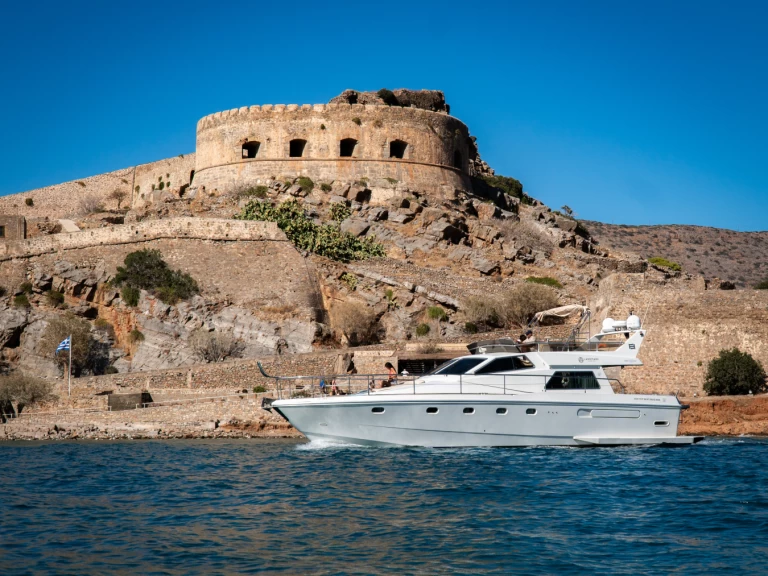Boat rental Ferretti Altura 52 S in Agios Nikolaos on Samboat