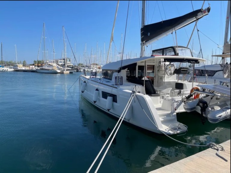 Yacht charter Lefkáda cheap Lagoon 40