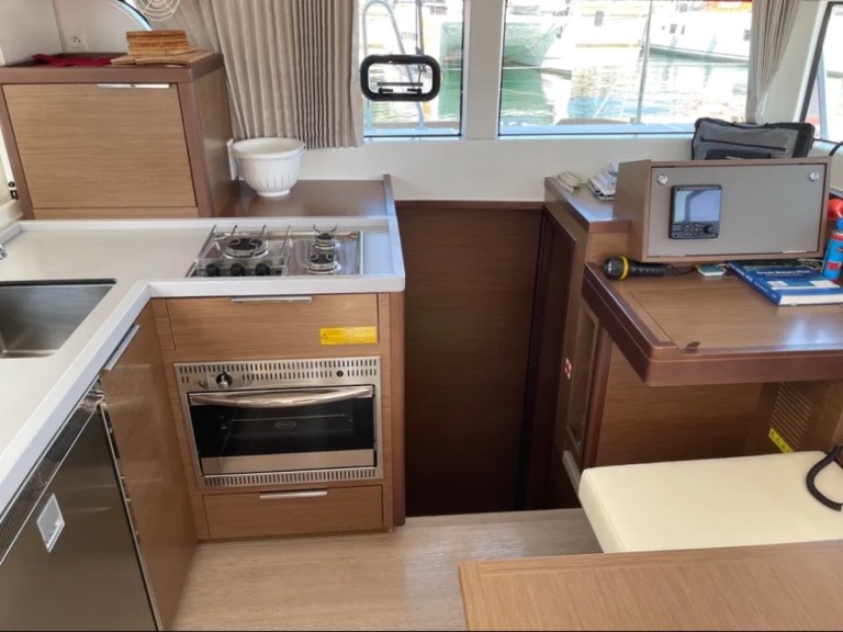 Catamaran rental in Lefkáda - Lagoon Lagoon 40