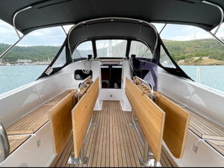 Sailboat for rent Alimos at the best price