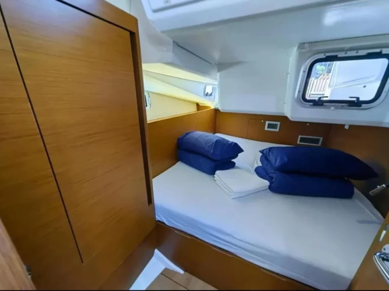 Bareboat Rental Sailboat Jeanneau with a boat licence