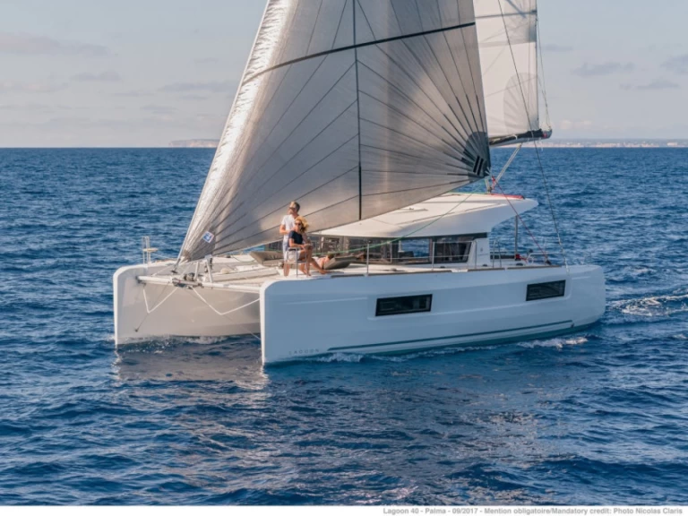 Boat rental Lagoon Lagoon 40 in Alimos on Samboat
