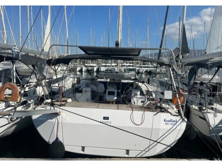 Rent a Bavaria Bavaria C45 3cbs Alimos