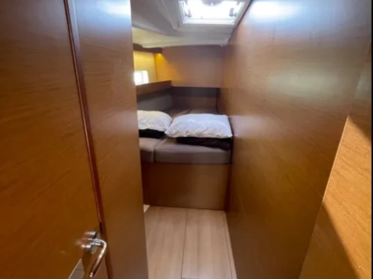 Sailboat for rent Alimos at the best price