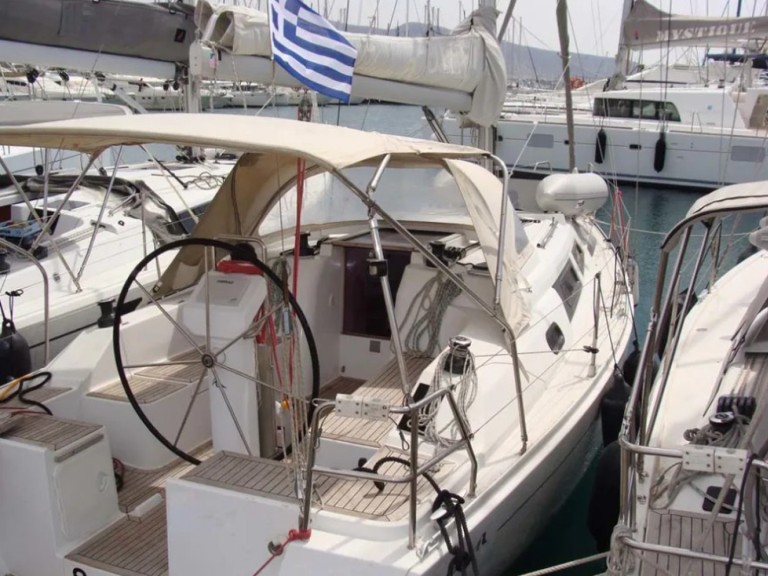 Rent a Hanse Hanse 325 Alimos