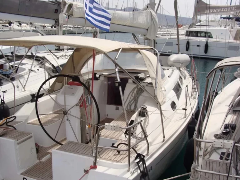 Rent a Hanse Hanse 325 Alimos