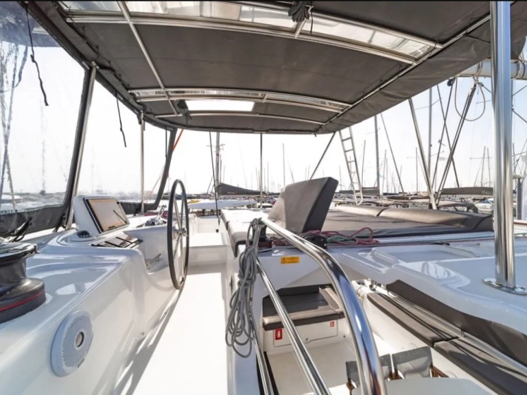 Boat rental Lagoon Lagoon 46 in Alimos on Samboat