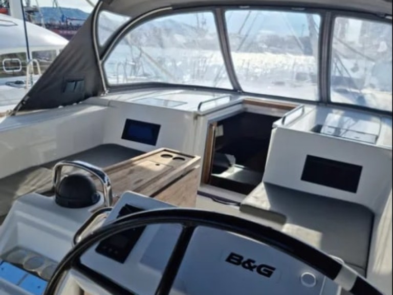 Sailboat for rent Volos at the best price