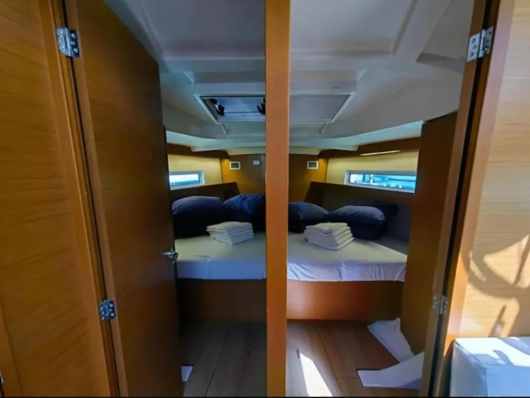 Sailboat for rent Alimos at the best price