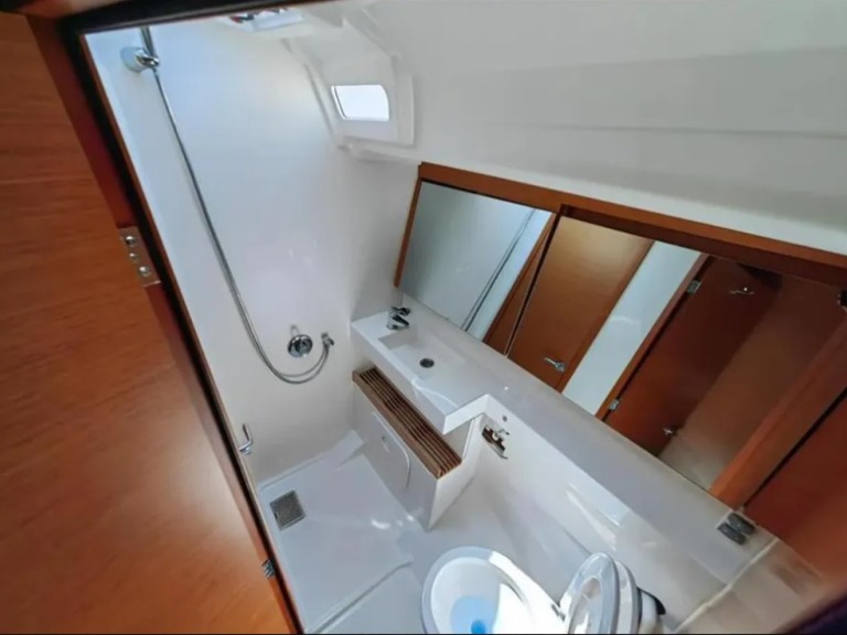 Jeanneau Sun Odyssey 440[G] charter bareboat or captained in  Alimos