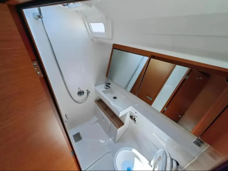 Jeanneau Sun Odyssey 440[G] charter bareboat or captained in  Alimos