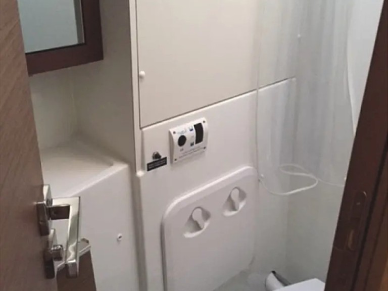 Lagoon Lagoon 40 charter bareboat or captained in  Alimos