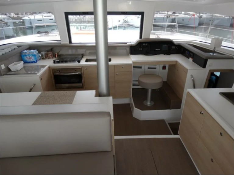 Catamaran for rent Lefkáda at the best price