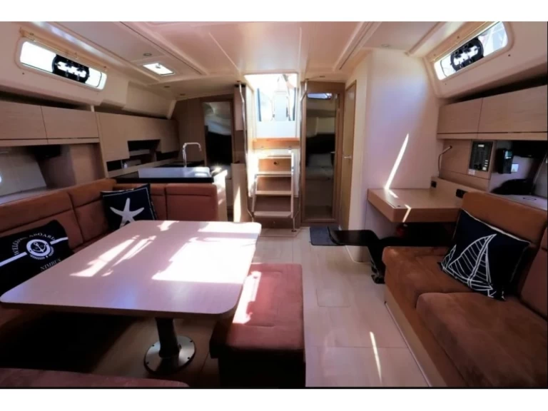 Sailboat rental with or without captain Hanse Alimos