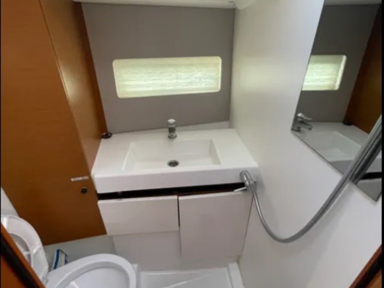 Rent a Jeanneau Sun Odyssey 490 Alimos