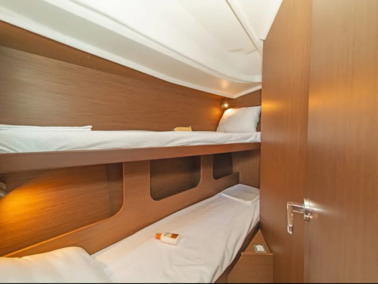 Yacht charter Alimos cheap Oceanis 40.1