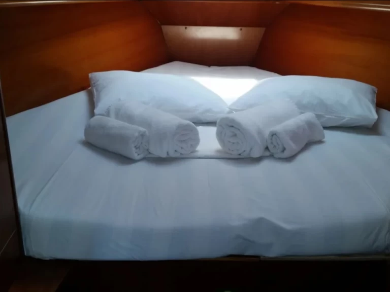 Sailboat for rent Alimos at the best price