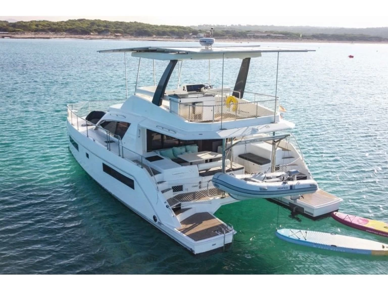 Leopard Leopard 43 Power Cat Full Equipe charter bareboat or captained in  Aalsmeer