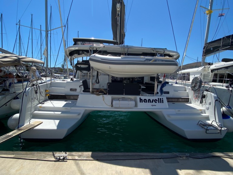 Boat rental Lagoon Lagoon 42 in Le Marin on Samboat
