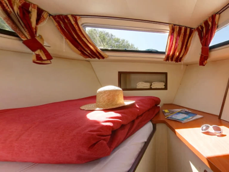 Yacht charter Castelnaudary cheap Continentale