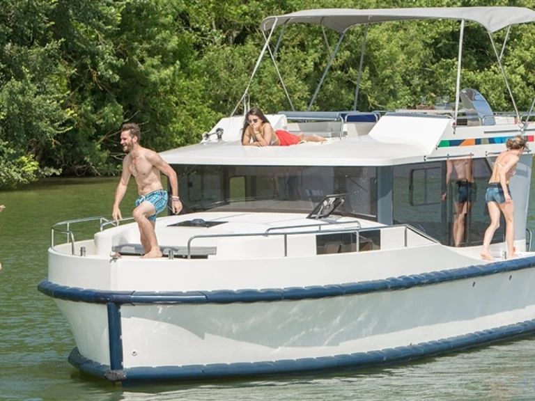 Houseboat rental with or without captain Premier Portiragnes