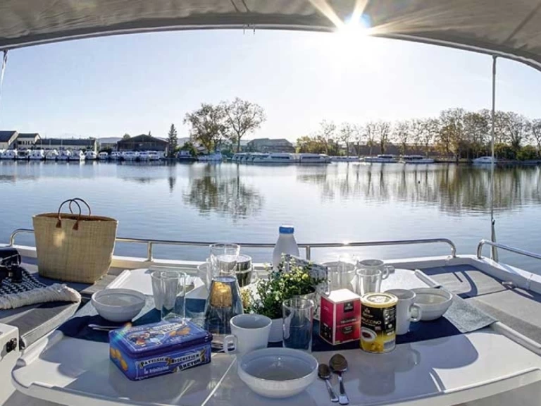 Houseboat rental with or without captain Premier Messac