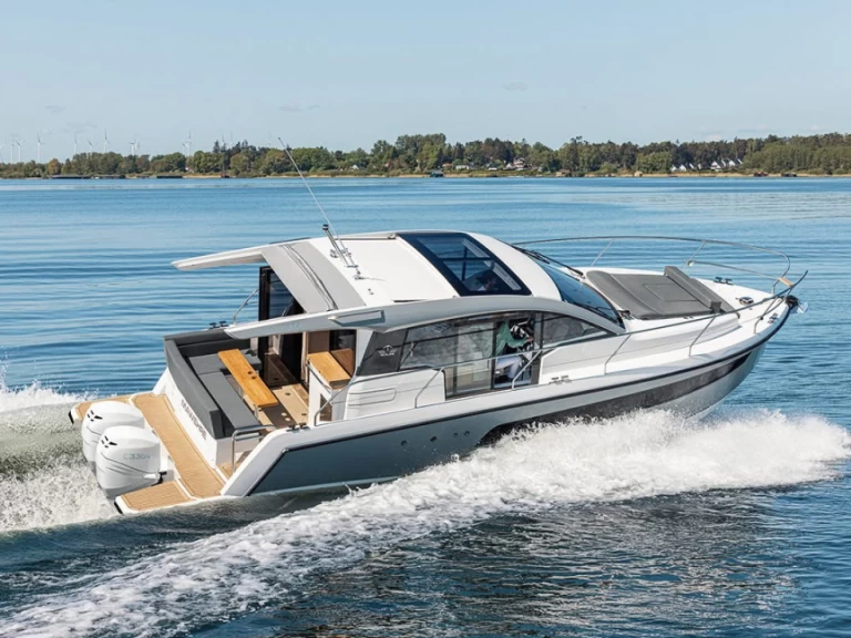 Motorboat rental with or without captain Sealine Biograd na Moru