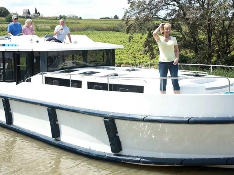 Houseboat rental with or without captain Premier Hesse