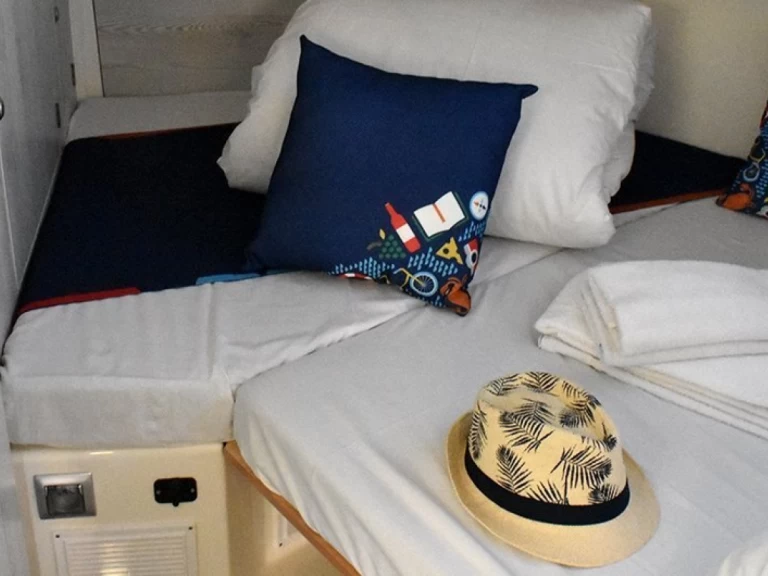 Houseboat rental with or without captain Premier Fontenoy-le-Château