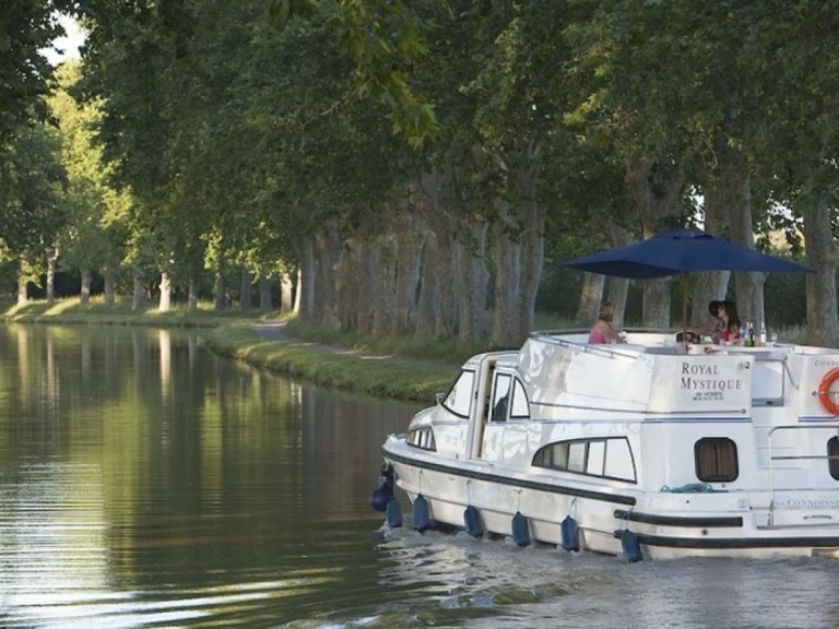 Houseboat for rent Vinkeveen at the best price