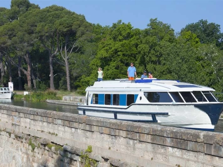 Houseboat for rent Rheinsberg at the best price