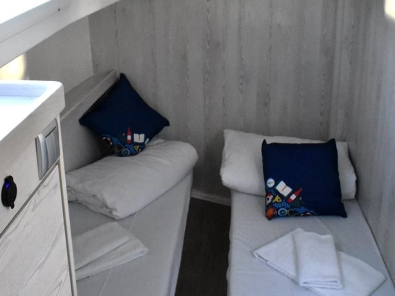 Yacht charter Nieuwpoort cheap Horizon 5