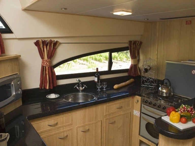 Bareboat Rental Houseboat Comfort Plus with a boat licence