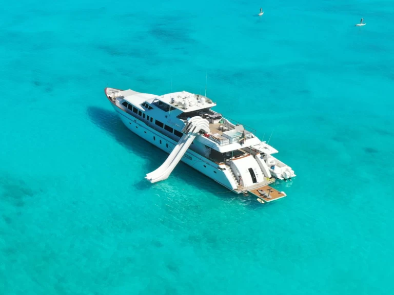 Luxury Yacht rental in Saint Martin - Hargrave BEACHFRONT