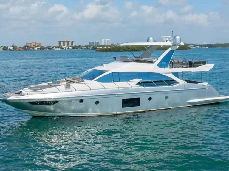Luxury Yacht rental with or without captain Azimut Bahamas