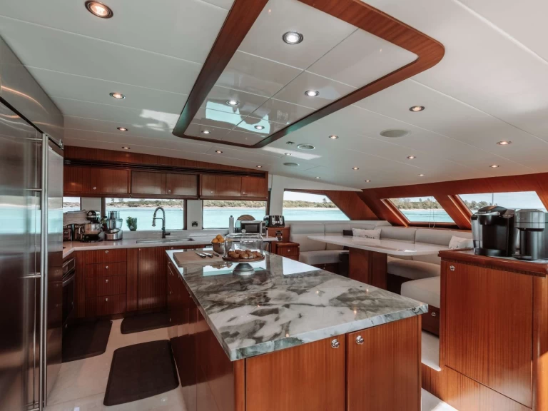 Bareboat Rental Luxury Yacht Hargrave with a boat licence