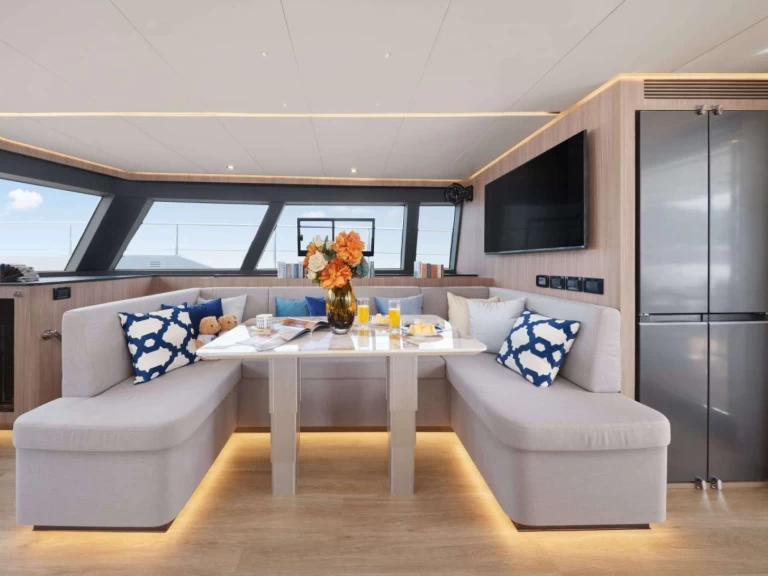 Bareboat Rental Luxury Yacht HeySea with a boat licence