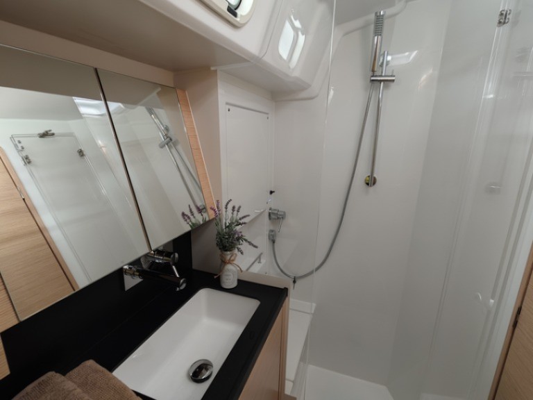 Sailboat for rent Pomer at the best price