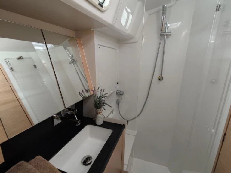 Sailboat for rent Pomer at the best price