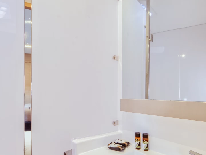 Catamaran rental with or without captain Fountaine Pajot Lefkáda