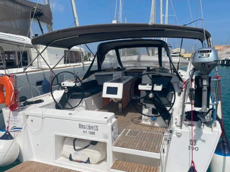 Sailboat rental in Lefkáda - Dufour Dufour 390