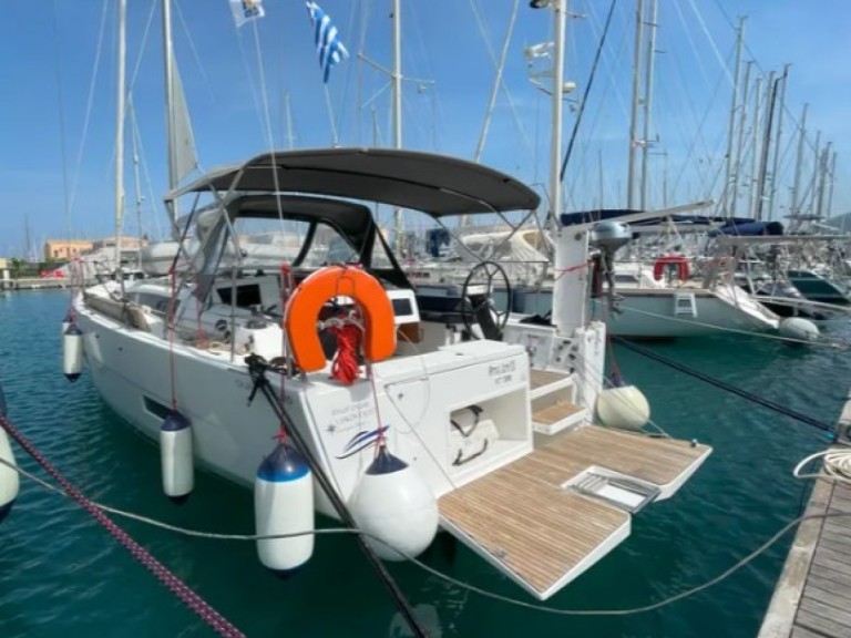 Boat rental Dufour Dufour 390 in Lefkáda on Samboat