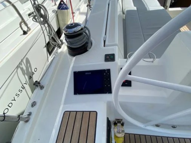 Rent a Bénéteau Oceanis 41.1 Lefkáda