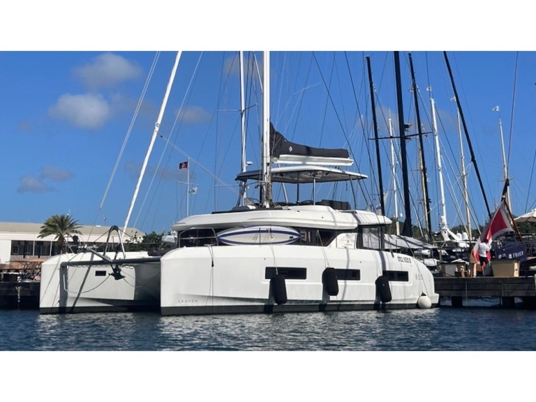 Yacht charter Bas du Fort cheap Lagoon 55