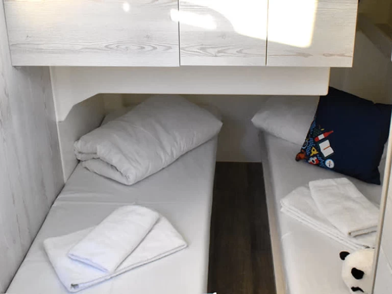 Yacht charter Portumna cheap Horizon 5